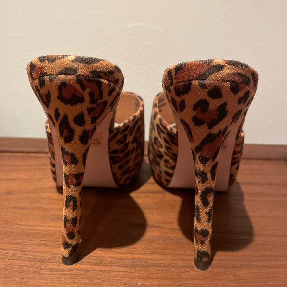 Suede Leopard-Print Slides (sz 10) - Picture 2 of 8